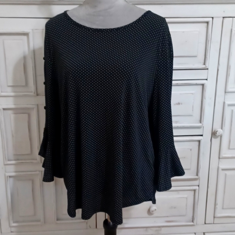 1X Green Envelope black & white polka dot top